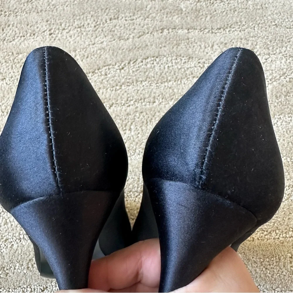 Pelle Moda Lynn Silk Peep Toe Pleated Crystal Platform Heel Pumps Black Size 8.5